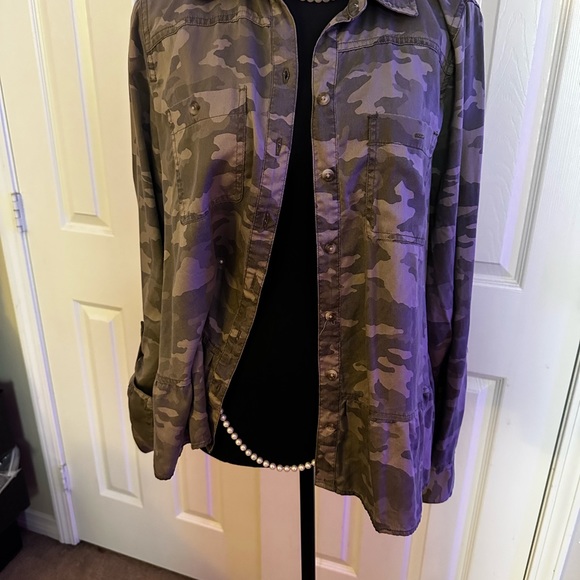 Camouflage button down top - Picture 2 of 2